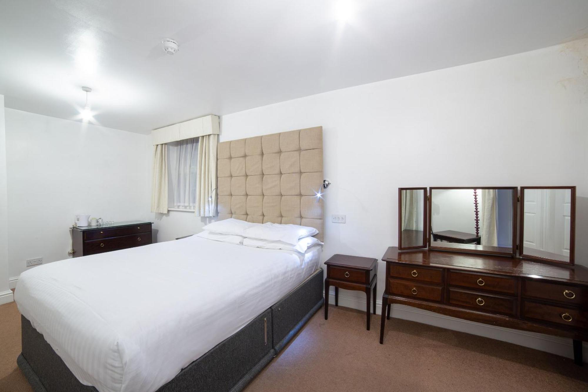 George Hotel, Burslem, Hotel 2*