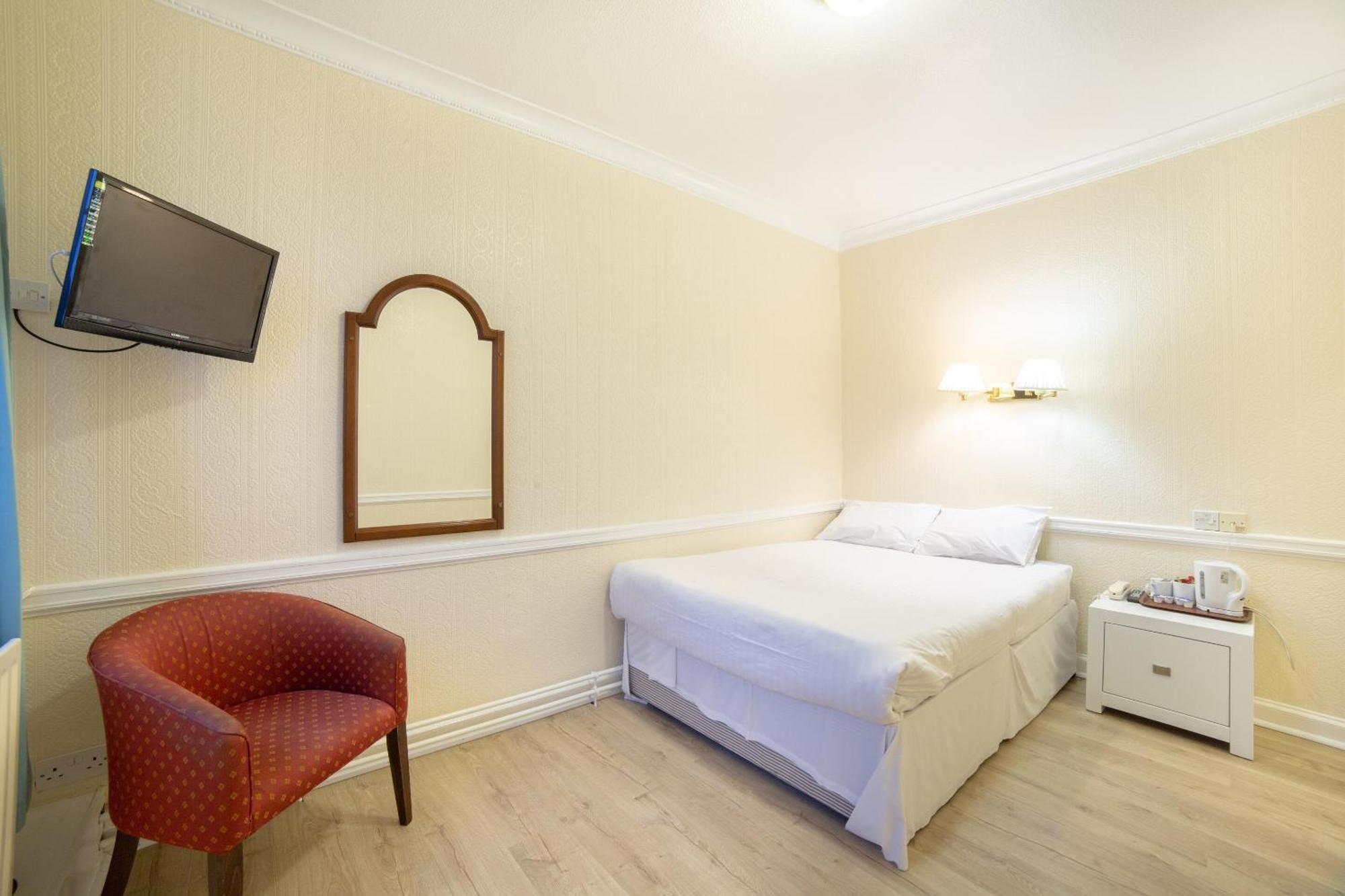 George Hotel, Burslem, 2*